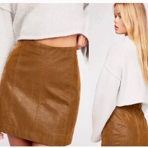 FREE PEOPLE Modern Femme Vegan Faux
Leather Mini Skirt Camel Moroccan size 2